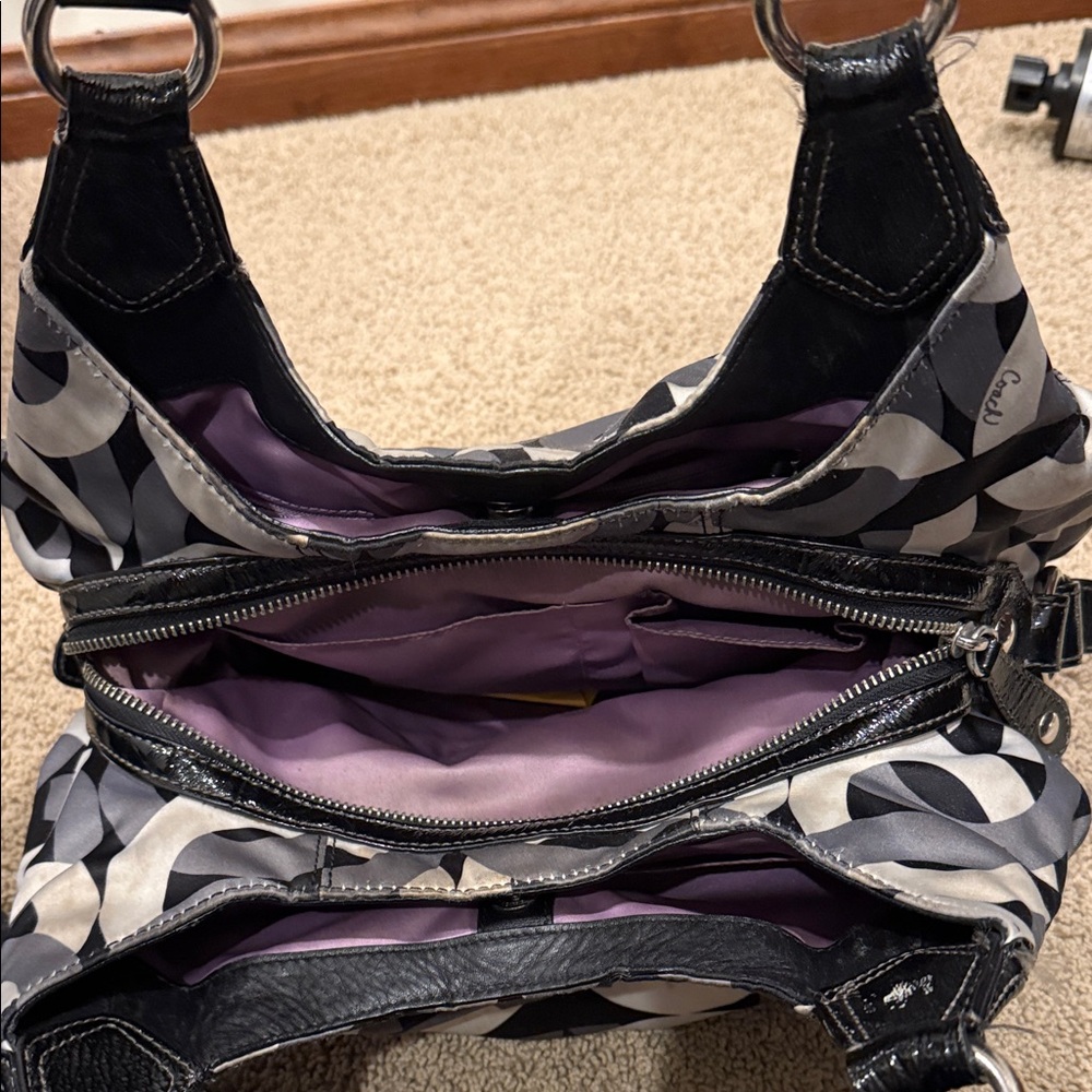 Coach purse - Picture 4 of 7